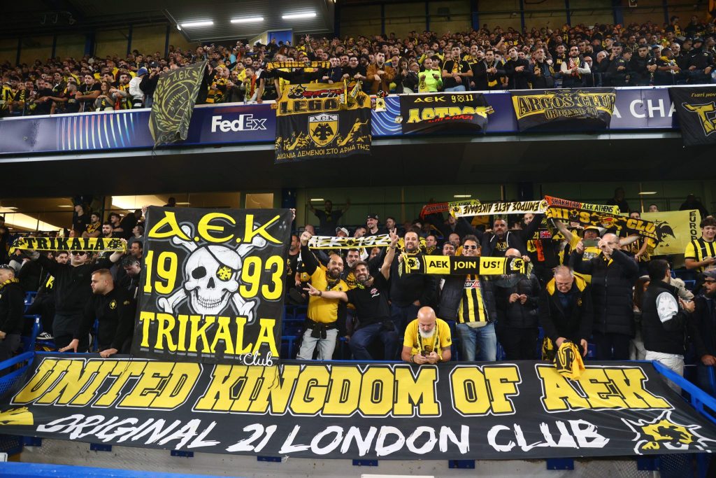 Κιτρινόμαυρο το πέταλο του Stamford Bridge από τους οπαδούς της ΑΕΚ (vid)