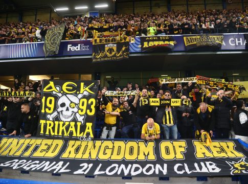 Κιτρινόμαυρο το πέταλο του Stamford Bridge από τους οπαδούς της ΑΕΚ (vid)