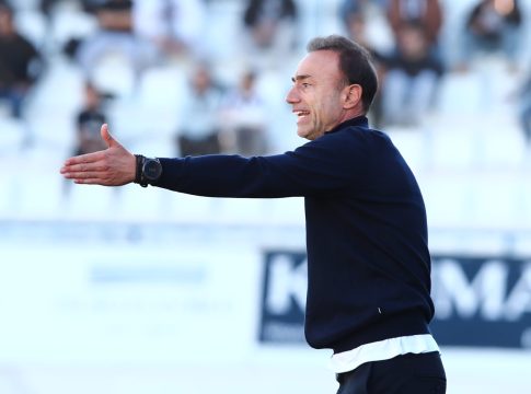 Εκνευρισμένος ο Κόντης: «Δώρα, δώρα, δώρα…»