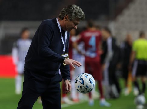 Έξαλλος ο Ματσάρι μετά το 2-1 του ΠΑΟΚ: Πήγε να φύγει από τον πάγκο, τον κράτησαν οι άνθρωποι του Ηρακλή