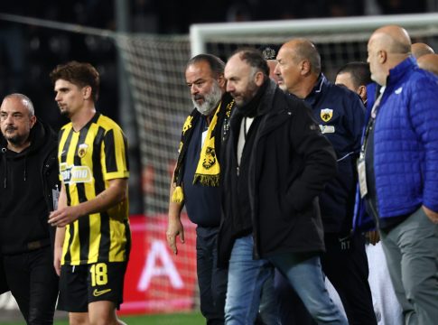 ΠΑΟΚ – ΑΕΚ: Η ένταση στο φινάλε και ο διάλογος Μάριου Ηλιόπουλου με Γιώργο Σαββίδη (vid)