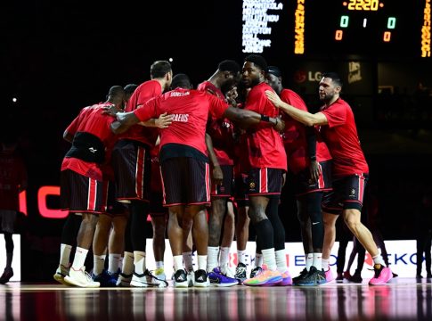«Όρθια» η Sunel Arena για Ολυμπιακό και Μπαρτζώκα! Η είσοδος των πρωταθλητών (vids)