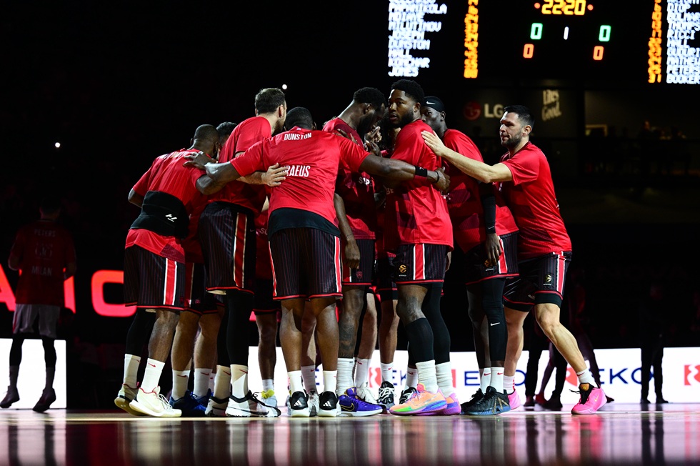 «Όρθια» η Sunel Arena για Ολυμπιακό και Μπαρτζώκα! Η είσοδος των πρωταθλητών (vids)