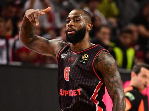 Ολυμπιακός – Αρμάνι Μιλάνο 84-78: Ο ΜακΙντάιρ έπαιξε για τον Μοντέρο και οι αλύγιστοι Ερυθρόλευκοι έπιασαν κορυφή