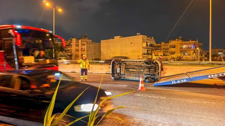 Θεσσαλονίκη: Τροχαίο με ανατροπή αυτοκινήτου στην Μουδανιών (vid)
