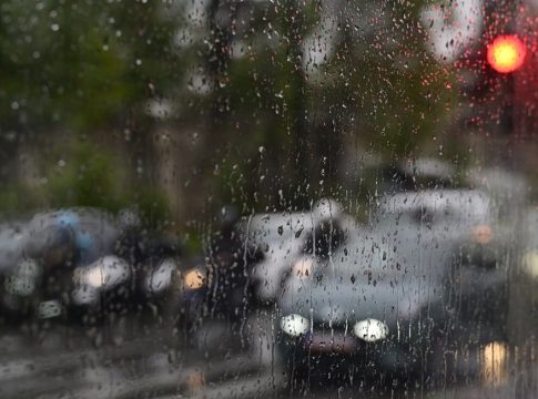 Έντονα καιρικά φαινόμενα προ των πυλών – Βροχές, καταιγίδες και άνεμοι έως 8 μποφόρ