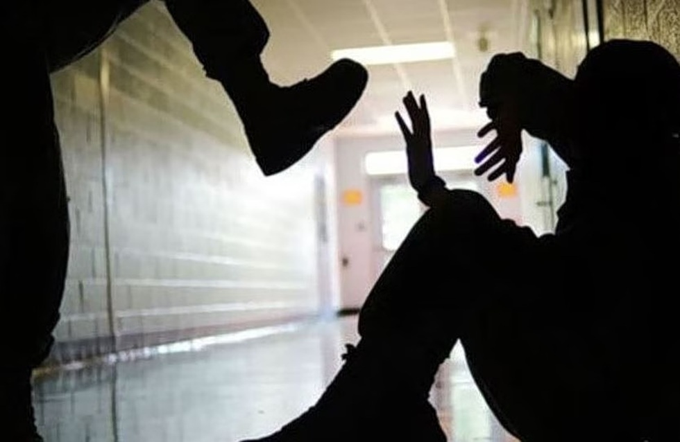 Θεσσαλονίκη: 17χρονος χτύπησε 13χρονο μέσα σε σχολείο – Στο νοσοκομείο το θύμα