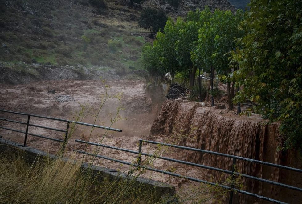 Κρήτη: «Βροχή» τα μηνύματα από το 112 – Πού χτυπά η κακοκαιρία – Πλημμύρες και μεγάλες καταστροφές