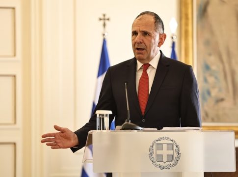 Εντείνουν τις επαφές τους Αθήνα – Κάιρο για το τουρκολιβυκό μνημόνιο – Νέα συνομιλία Γεραπετρίτη – Αμπντελαττί