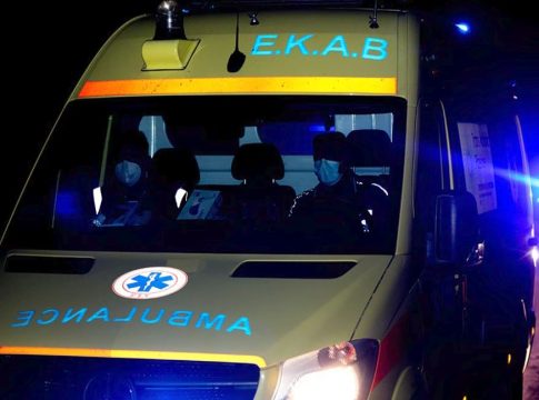 Τροχονόμος παρασύρθηκε από ΙΧ στα Σπάτα – Τραυματίστηκε στο πόδι