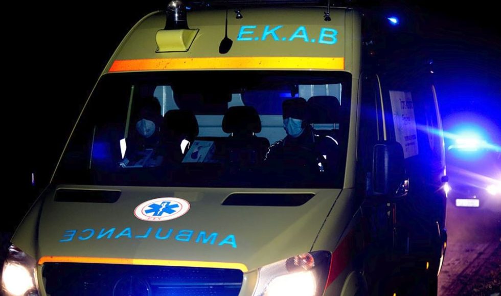 Τροχονόμος παρασύρθηκε από ΙΧ στα Σπάτα – Τραυματίστηκε στο πόδι