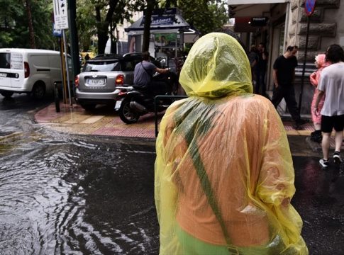 Άστατος ο καιρός το Σάββατο: Πού θα «χτυπήσουν» καταιγίδες – Τοπικές βροχές στην Αττική