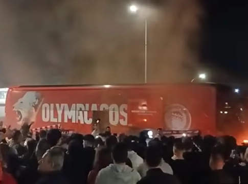 Χαμός στο Αγρίνιο για τον Ολυμπιακό: Η «θερμή» υποδοχή στην αποστολή των Πειραιωτών (vid)