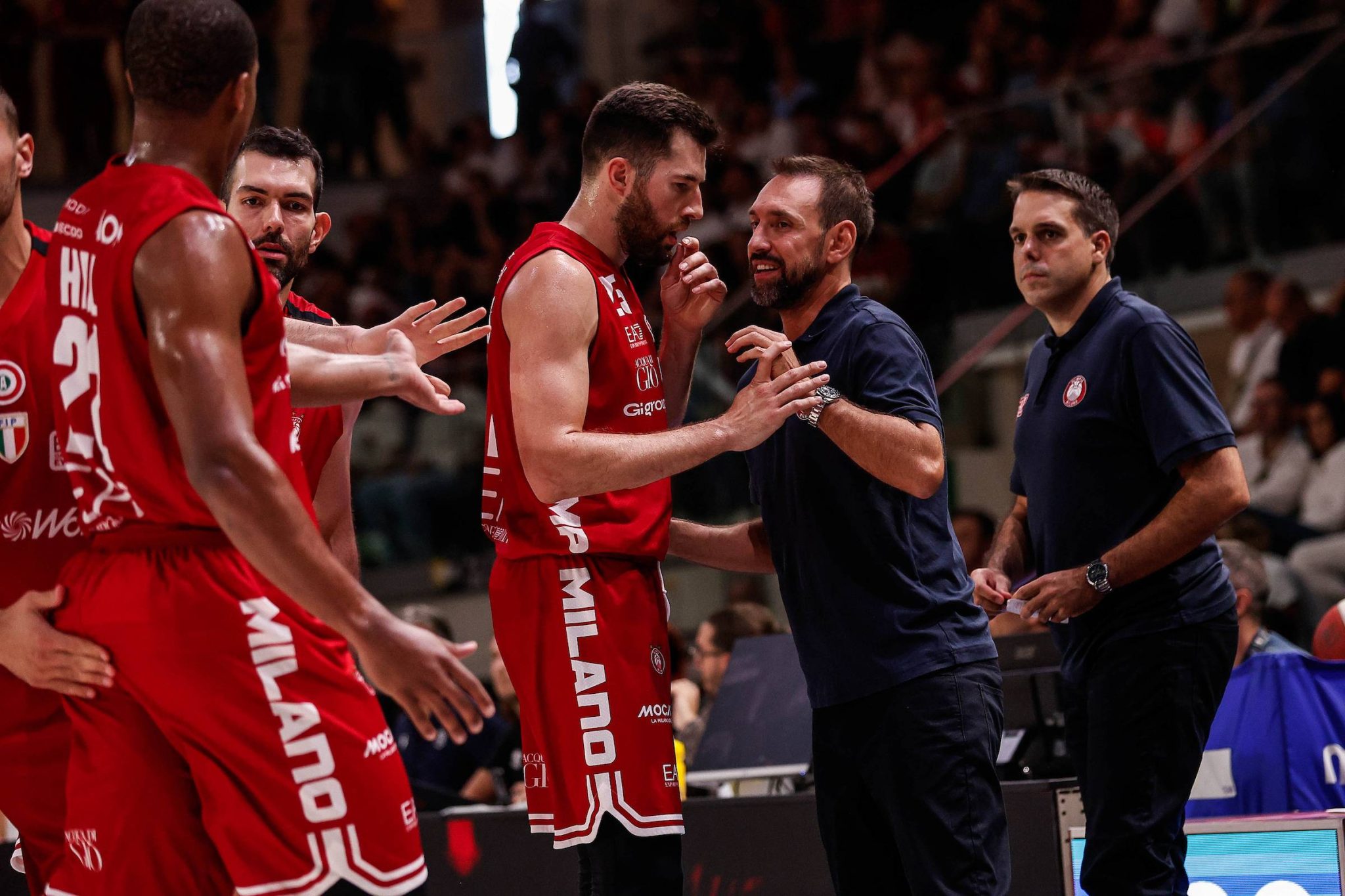 Χαμός στην Αρμάνι πριν τον Ολυμπιακό: Στα σχοινιά Ποέτα και… Γκούντουριτς – Οι τελευταίες πληροφορίες για Πίτερς