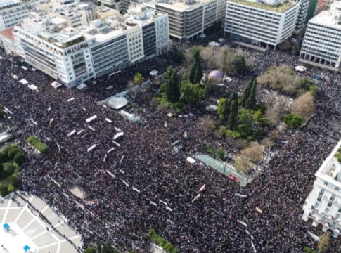Γιατί η κυβέρνηση ανασύρει τον Δεκέμβρη του 2008: Ο φόβος της κοινωνικής αναταραχής και η επιστροφή του αντι-Τσίπρα αφηγήματος