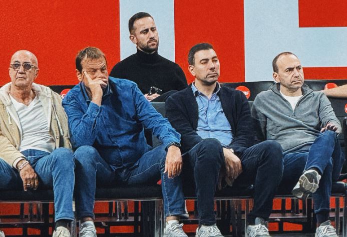 Ο Αταμάν παρακολουθεί το Μπαχτσεσεχίρ-ΠΑΟΚ: Η αγκαλιά με τον Οσμάν (vid)