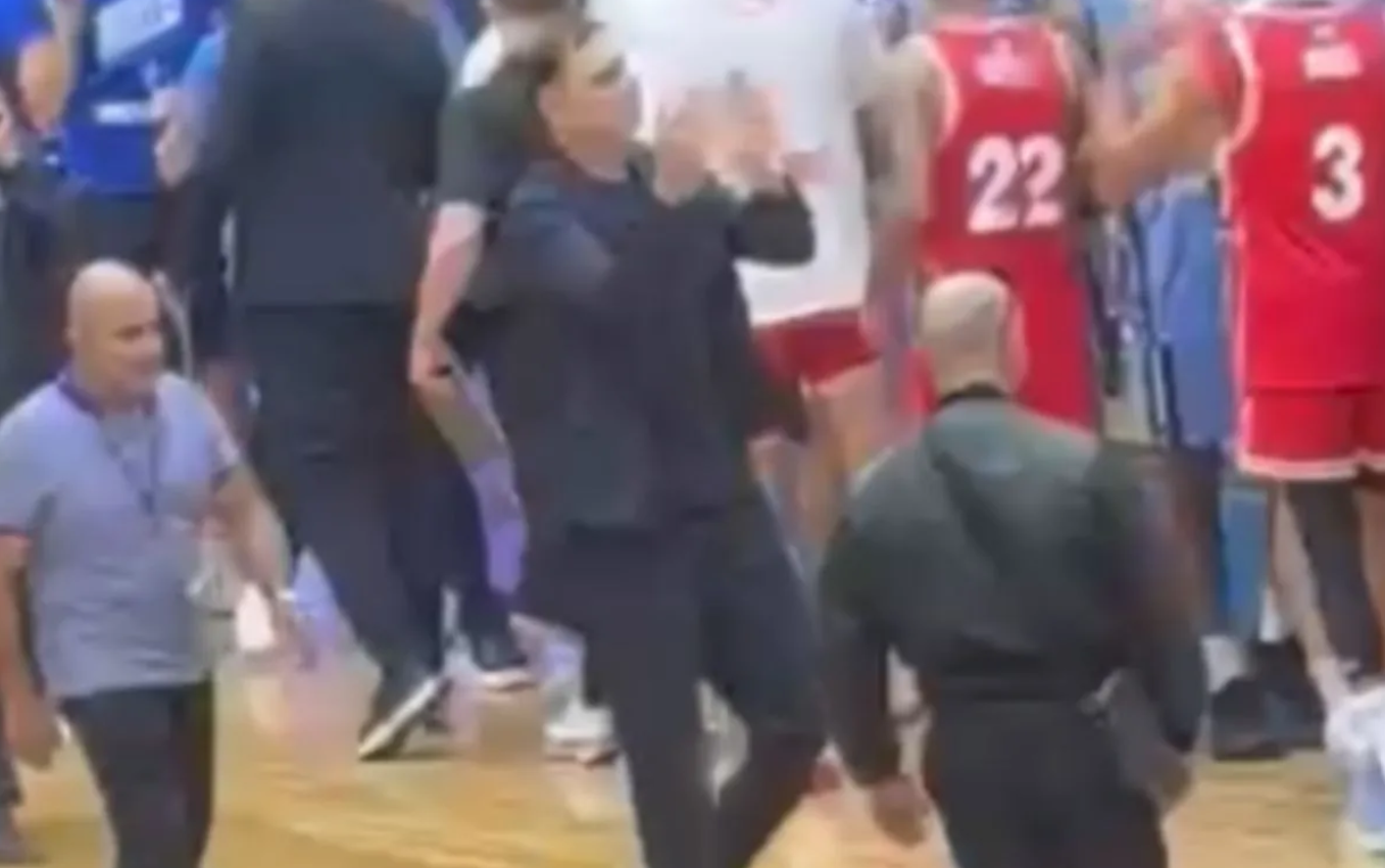 Οι οπαδοί του Ηρακλή έβριζαν χυδαία τη νεκρή μάνα του Μπαρτζώκα και εκείνος απάντησε με χειροκρότημα! (vid)