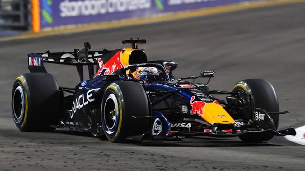 Grand Prix Σιγκαπούρης: Δεύτερη σερί νίκη για τον ασταμάτητο Φερστάπεν (pic)