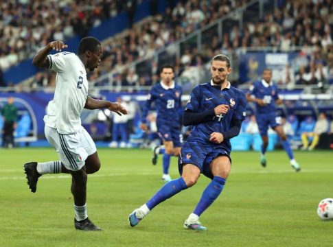 «Όρθια» στο Παρίσι η Ιταλία (1-1) – Εύκολα το Βέλγιο την Τουρκία (3-0)