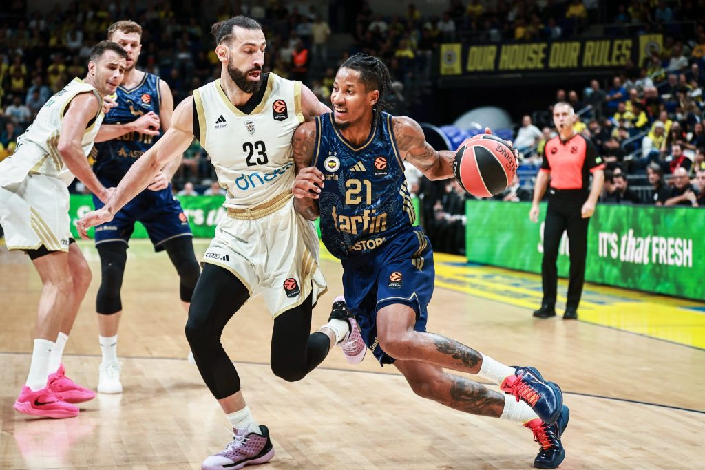 «Καθάρισε» στο δεύτερο ημίχρονο η Φενέρ (76-66), «διπλά» για Βαλένθια (105-92) και Παρτιζάν (86-84)