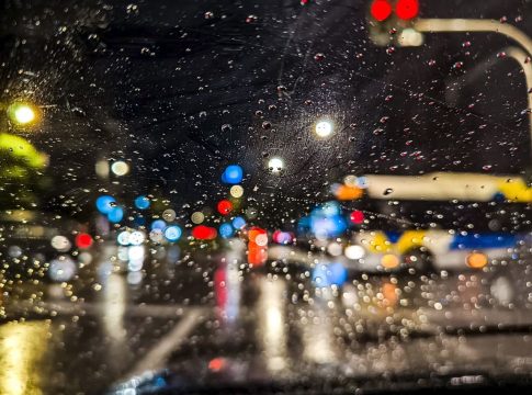Κακοκαιρία: Ενισχύονται τα φαινόμενα από το βράδυ της Τρίτης – Ποιες περιοχές θα κάνουν παρέλαση με βροχές
