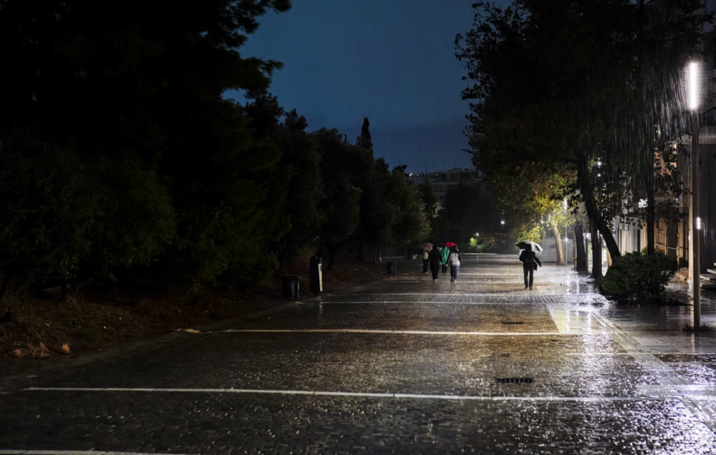 Ραγδαία αλλαγή του καιρού – Έρχονται βροχές, καταιγίδες και πιθανώς χιόνια