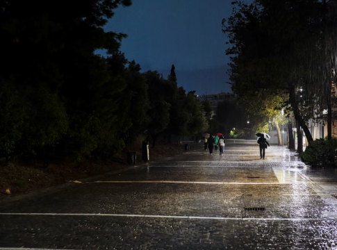 Ραγδαία αλλαγή του καιρού – Έρχονται βροχές, καταιγίδες και πιθανώς χιόνια