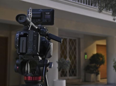 «Θα τον περιμένω να τον στριμώξω» – Τα μηνύματα της 56χρονης γιατρού με τον υπνοθεραπευτή και με τον Γιώργο Μαζωνάκη