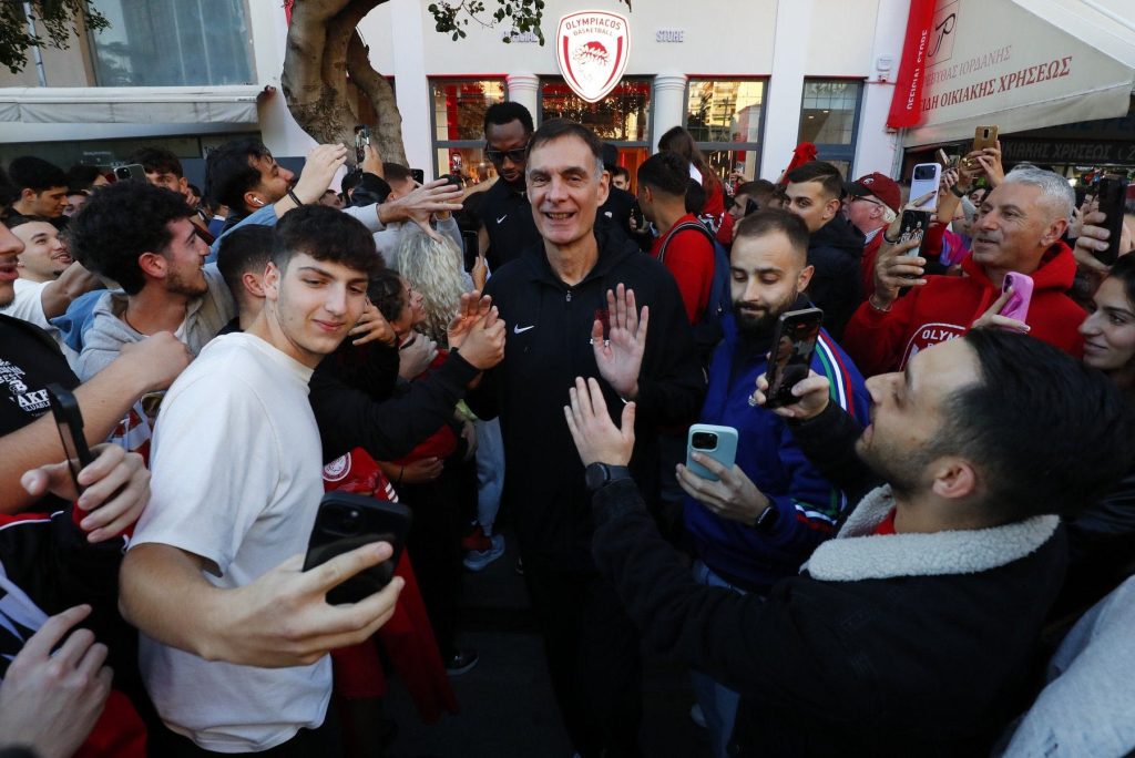 Ολυμπιακός: Πλάνα από τα εγκαίνια του καταστήματος «House of Legends» (pics)