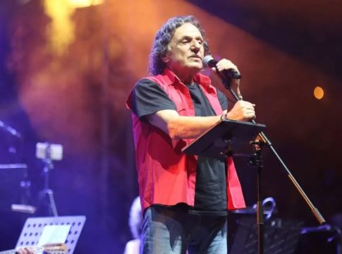Βασίλης Παπακωνσταντίνου: Η πρώτη ανάρτηση μετά το εξιτήριο – «Είμαι καλά και αναρρώνω στο σπίτι μου, τα λέμε σύντομα από κοντά»