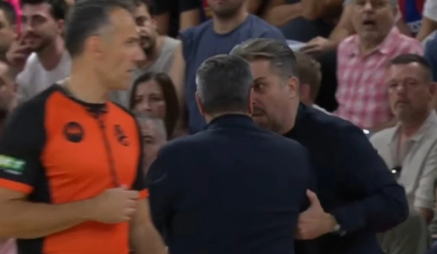 Στιγμή έντασης με Παππά και Μπαφέ στον πάγκο του Ολυμπιακού – Τι ακριβώς συνέβη