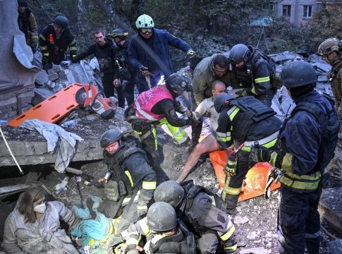Ουκρανία: Τουλάχιστον δώδεκα νεκροί στη Ζαπορίζια από ρωσικό βομβαρδισμό