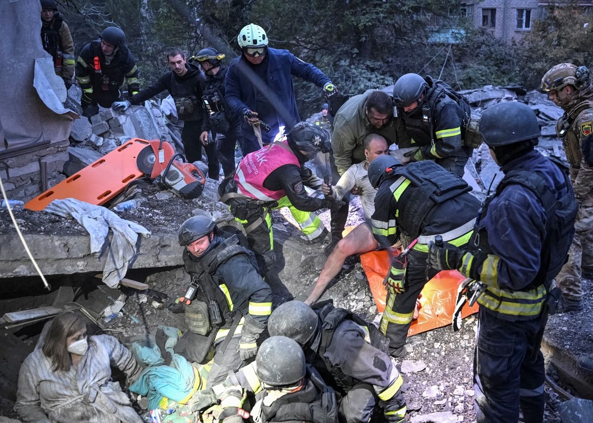 Ουκρανία: Τουλάχιστον δώδεκα νεκροί στη Ζαπορίζια από ρωσικό βομβαρδισμό