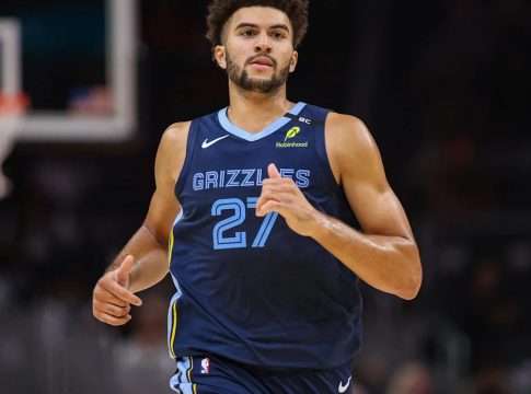 Ιστορικό triple-double του Μπούζερ, συνεχίζουν αήττητοι οι Γκρίζλις (124-103, vids)