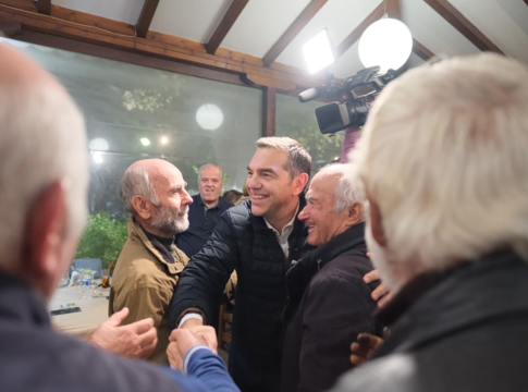Τσίπρας: Οι δύο Ελλάδες, του μόχθου και της λαμογιάς, κάτω από τον ίδιο ήλιο – Δεν είμαστε «όλοι ίδιοι»