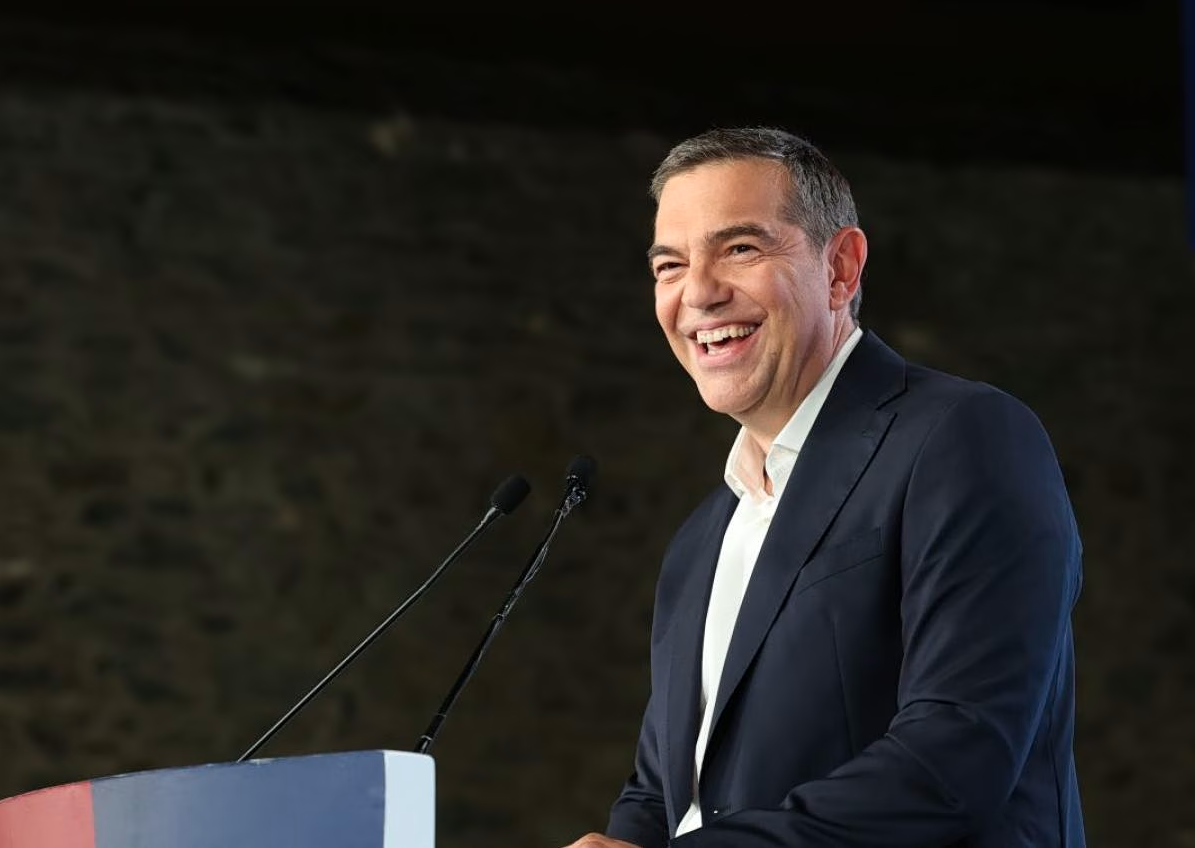 Ο Τσίπρας κατεβαίνει στο παρκέ ψάχνοντας σουτέρ για την ομάδα της ΕΛΑΣ – Βρήκε τον Κορωνιό (vids)