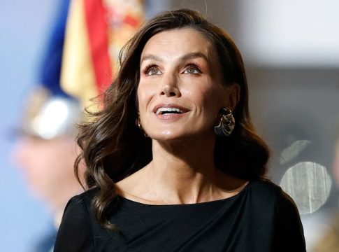 Βασίλισσα Λετίθια, η πτώση: Aναπάντεχο viral η τούμπα της σε σκάφος μετά τη χειραψία-σκάνδαλο