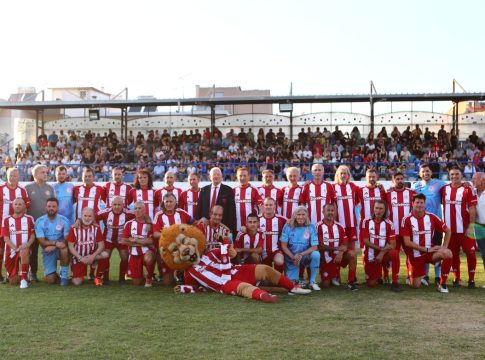 Το Κανάλι Ένα και οι Βετεράνοι του Ολυμπιακού παίζουν για το «ΑγκαλιάΖΩ» (vid)