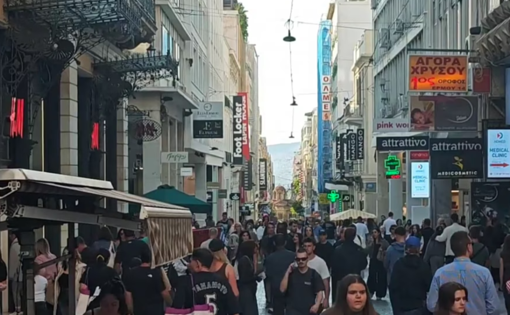 Καιρός: Μίνι «άνοιξη» στην Αθήνα, κοσμοσυρροή στην Ερμού – Ραγδαία αλλαγή την Κυριακή