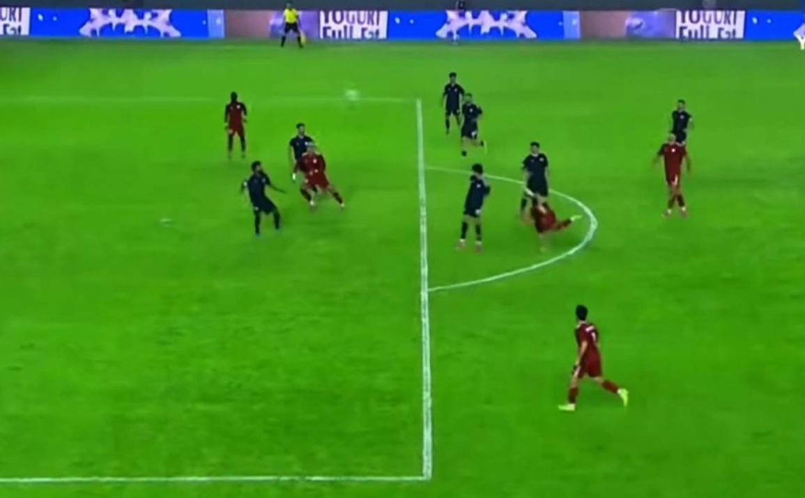 Ζλάταν Ιμπραΐμοβιτς, εσύ; Απίθανο ψαλιδάκι από τον Ουεσλατί στο Ιράκ! (vid)