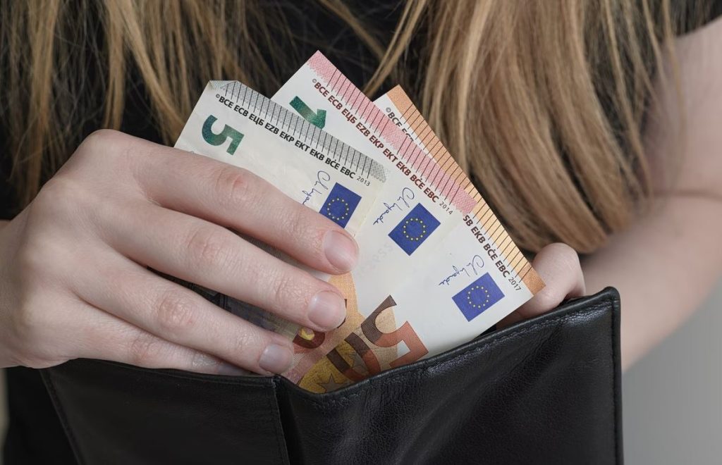 Μπορεί να επιστραφεί ο λογαριασμός της ακρίβειας στους πολίτες;